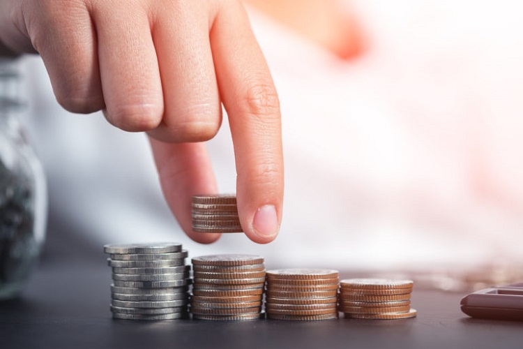 Motivational Role Models: Learning Wealth Habits from the Successful